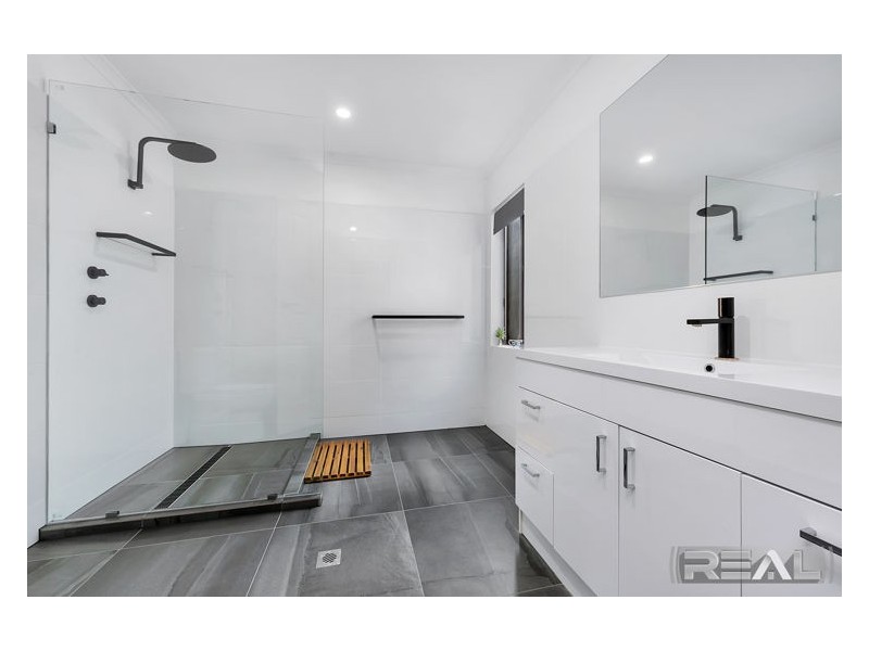 21 Robertson Crescent, Redwood Park SA 5097