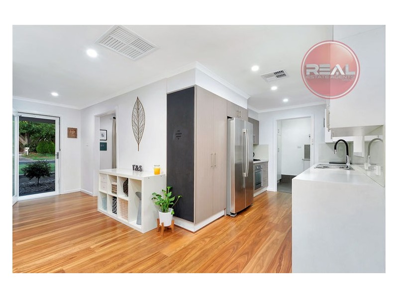 21 Robertson Crescent, Redwood Park SA 5097