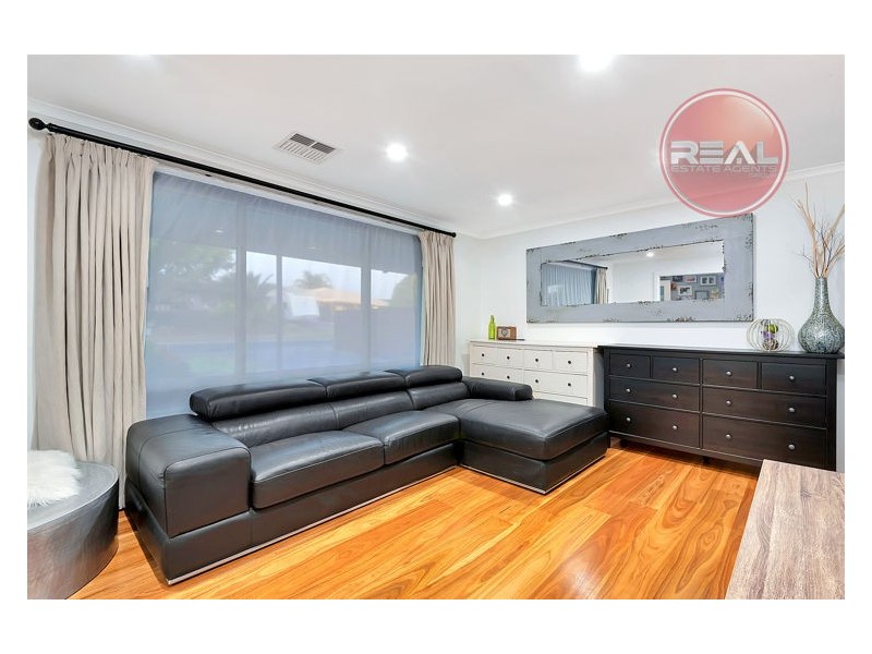 21 Robertson Crescent, Redwood Park SA 5097