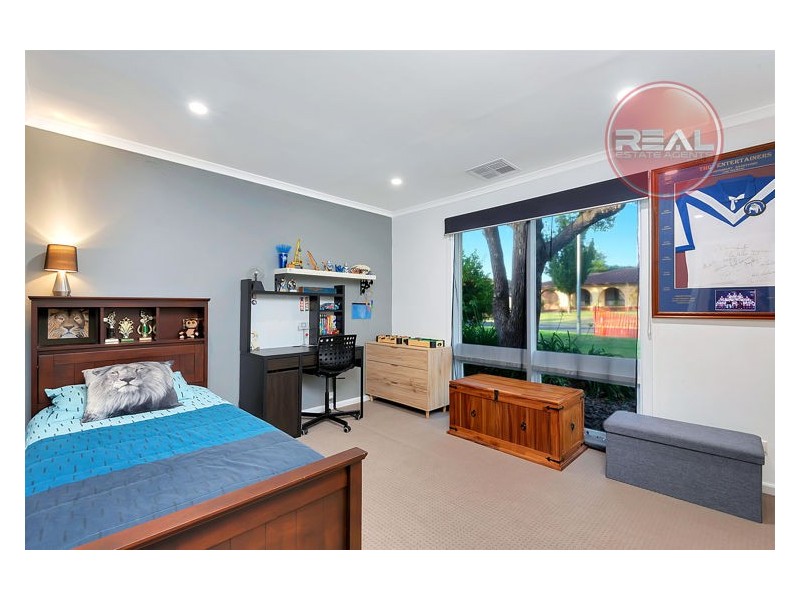 21 Robertson Crescent, Redwood Park SA 5097