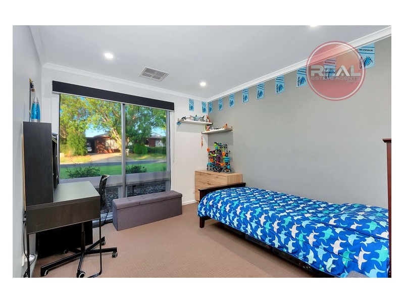 21 Robertson Crescent, Redwood Park SA 5097