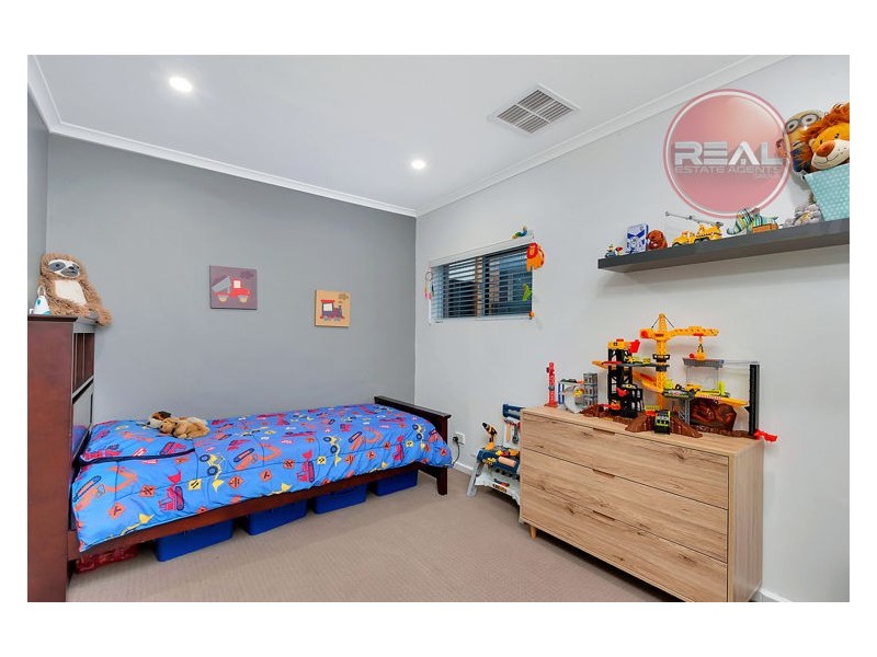 21 Robertson Crescent, Redwood Park SA 5097