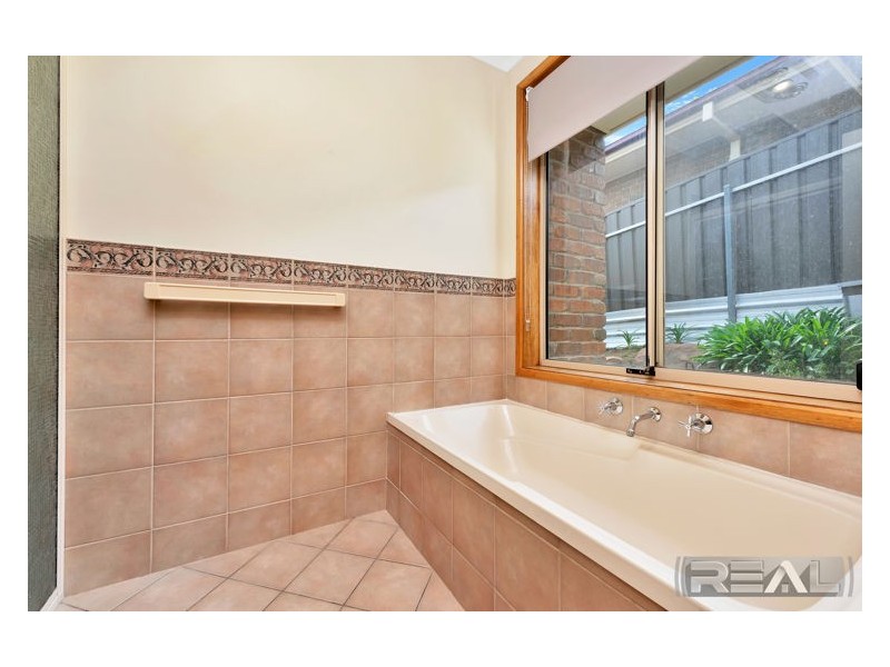 4 Linwood Grove, Hillbank SA 5112