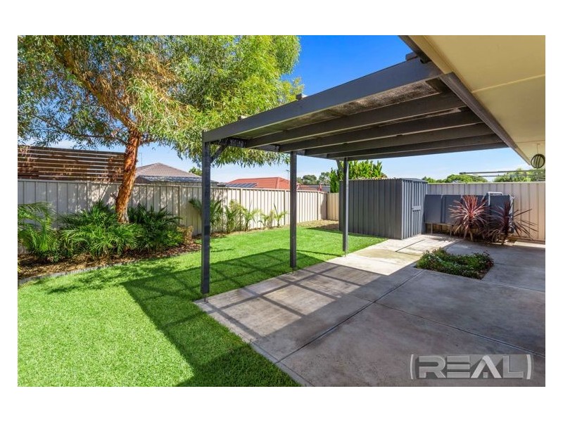 24 Kari Crescent, Huntfield Heights SA 5163