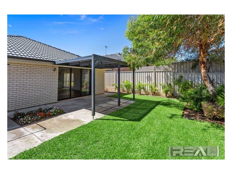 24 Kari Crescent, Huntfield Heights SA 5163