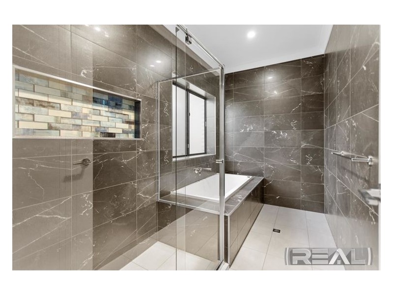 2 Young Boulevard, Paralowie SA 5108