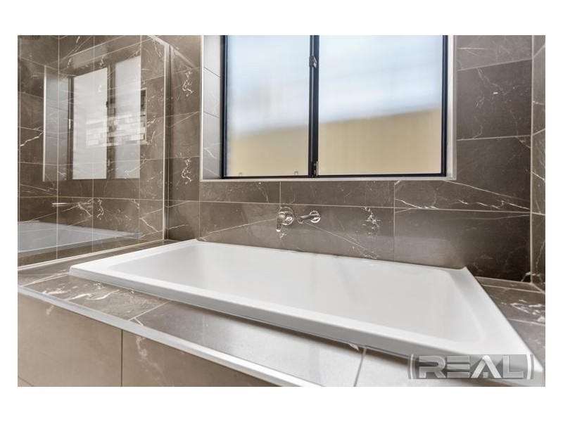 2 Young Boulevard, Paralowie SA 5108