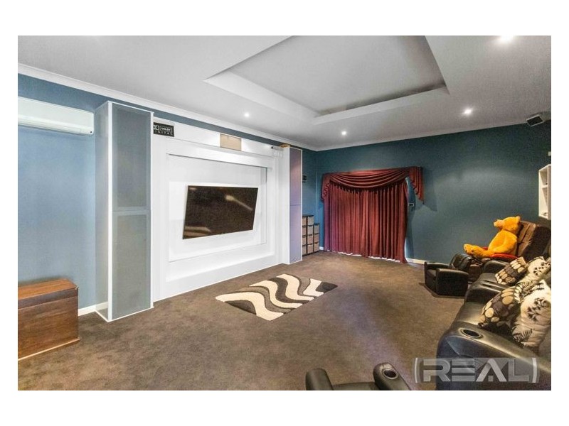 18 Harvey Crescent, Greenwith SA 5125