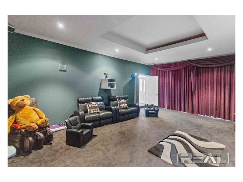 18 Harvey Crescent, Greenwith SA 5125