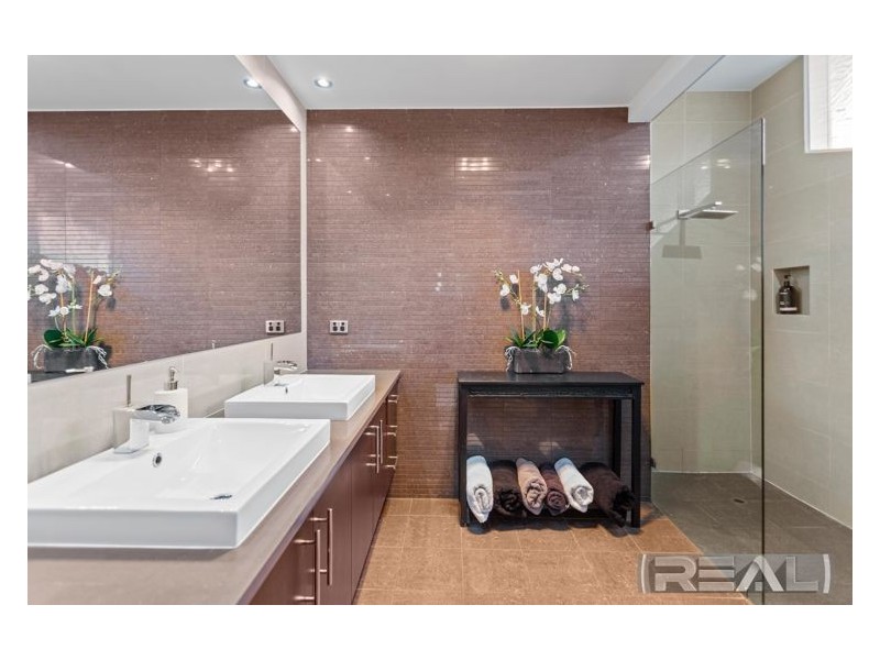 18 Harvey Crescent, Greenwith SA 5125