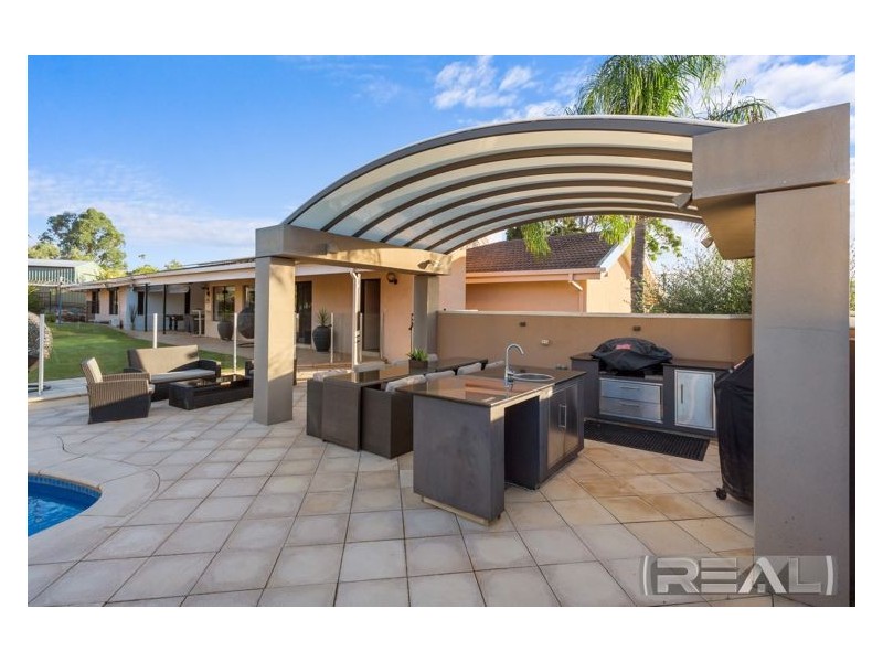 18 Harvey Crescent, Greenwith SA 5125