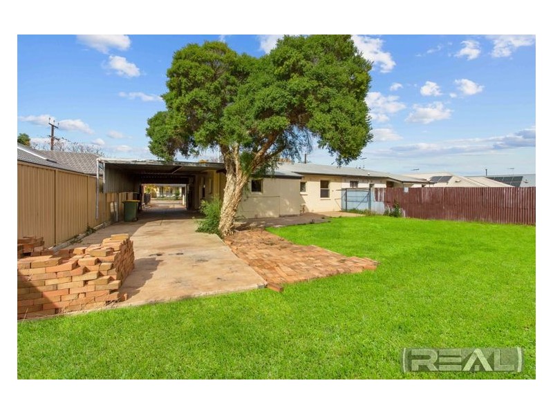 28 Roberts Crescent, Smithfield Plains SA 5114