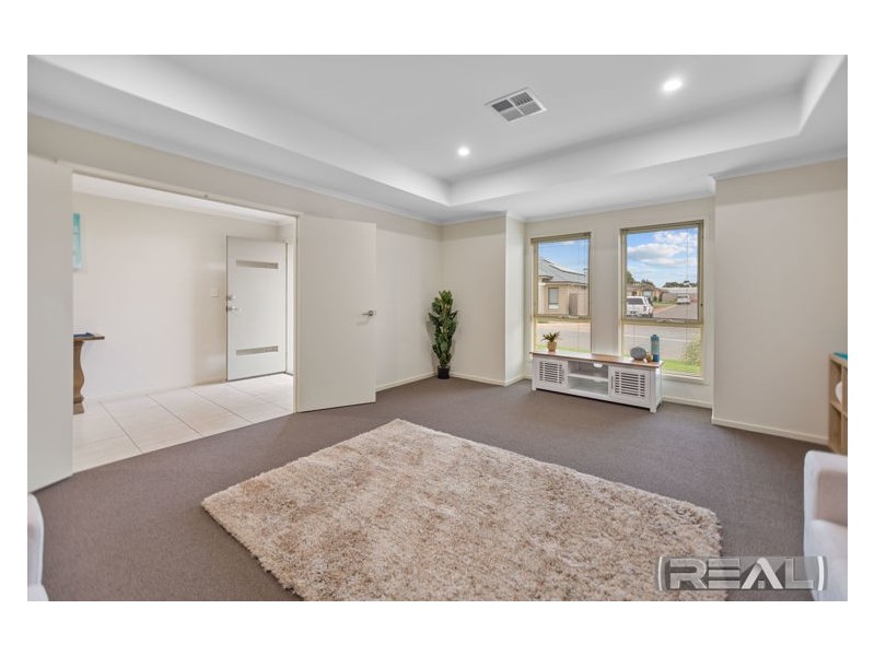 31 Mitchell Drive, Evanston Park SA 5116