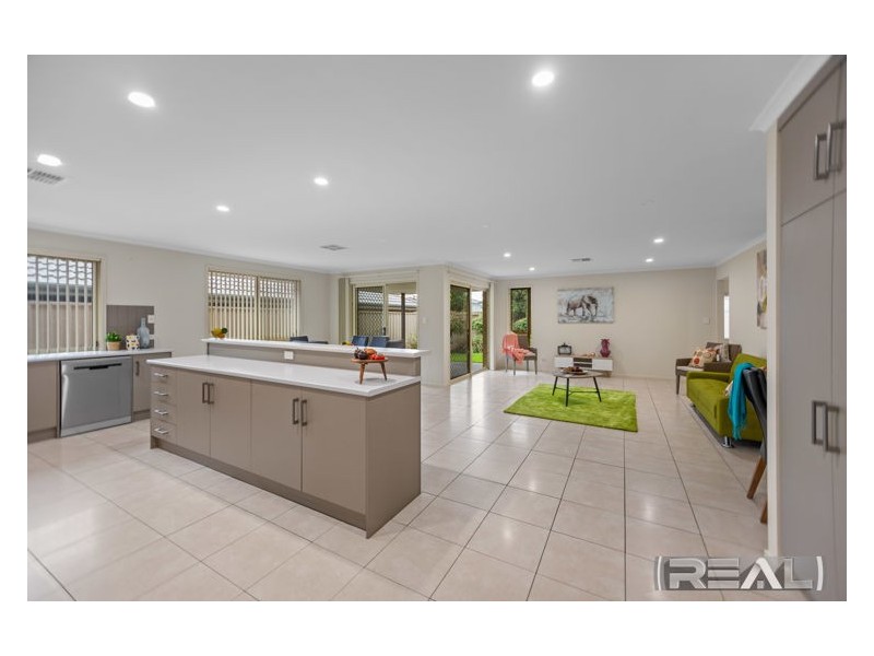 31 Mitchell Drive, Evanston Park SA 5116