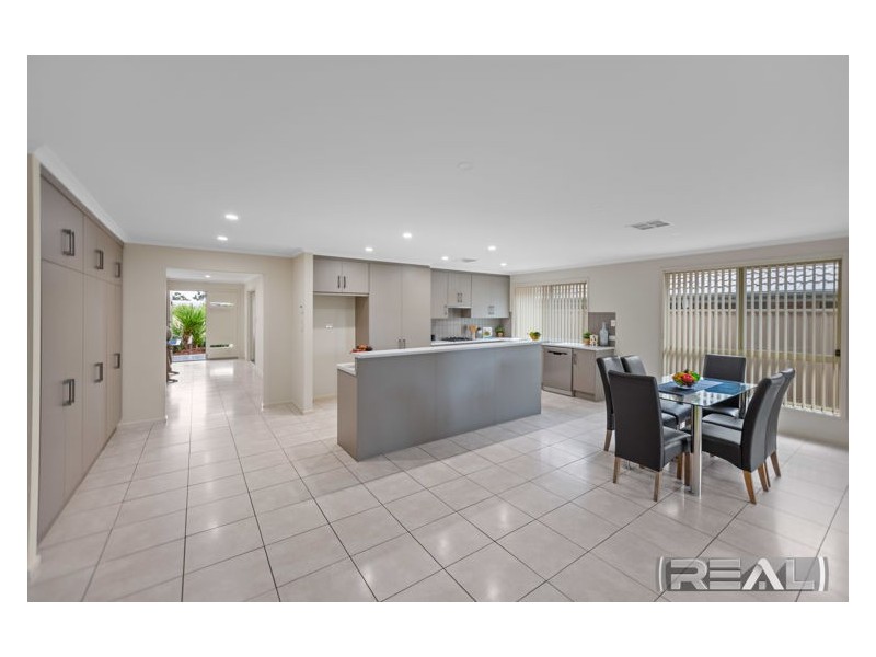 31 Mitchell Drive, Evanston Park SA 5116