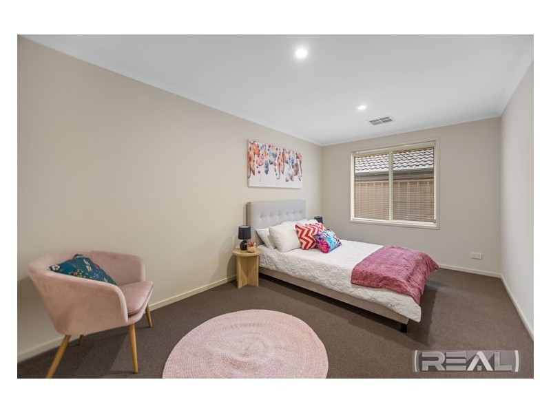 31 Mitchell Drive, Evanston Park SA 5116