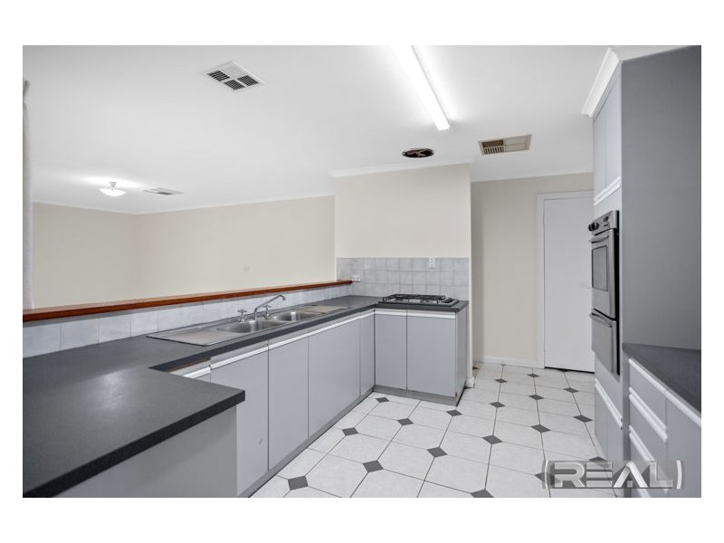 16 McLean Court, Andrews Farm SA 5114