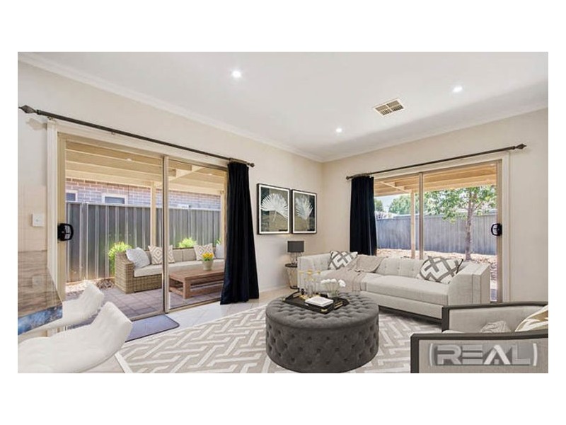 4 Lakeside Drive, Andrews Farm SA 5114