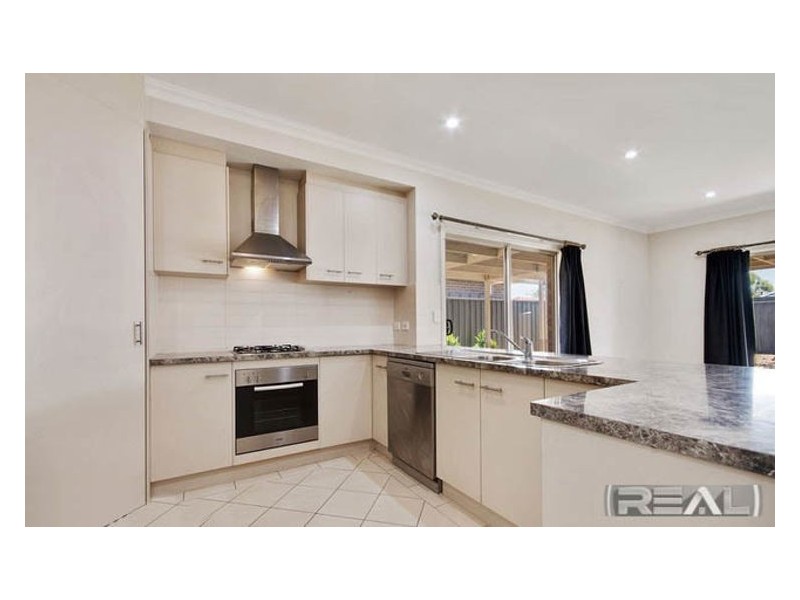 4 Lakeside Drive, Andrews Farm SA 5114