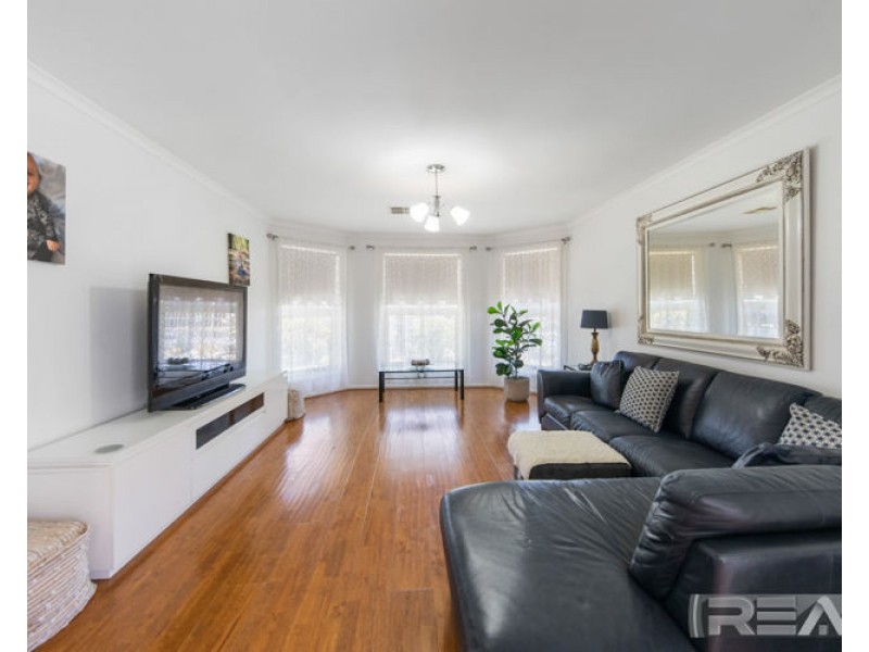 13 Wickham Crescent, Oakden SA 5086