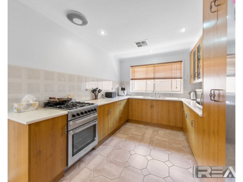 13 Wickham Crescent, Oakden SA 5086