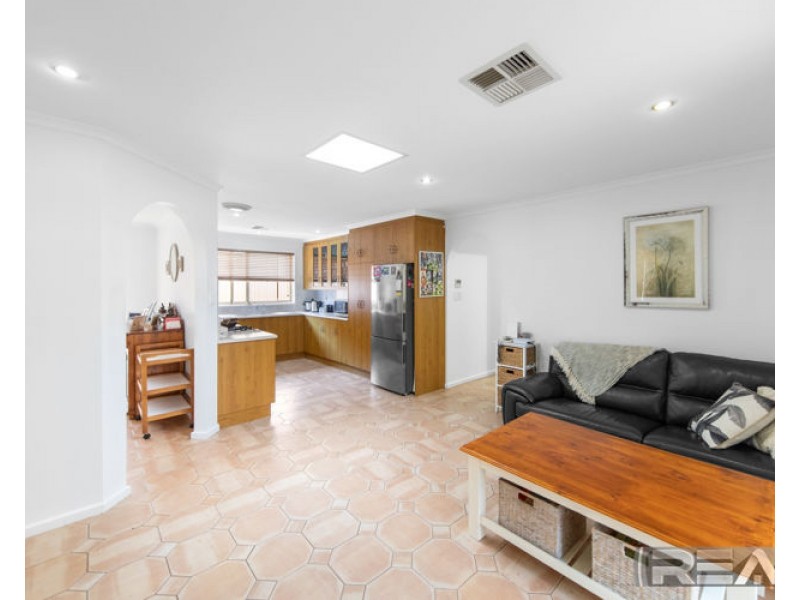 13 Wickham Crescent, Oakden SA 5086