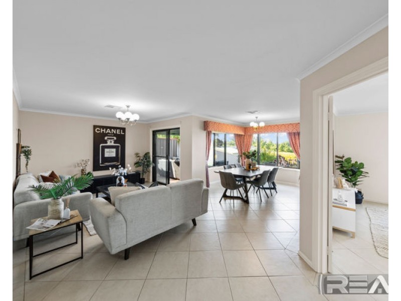 6 Sandra Hennig Court, Greenwith SA 5125