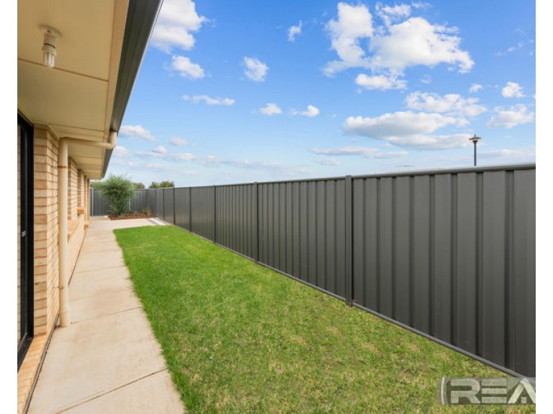 1 Albert Court, Andrews Farm SA 5114