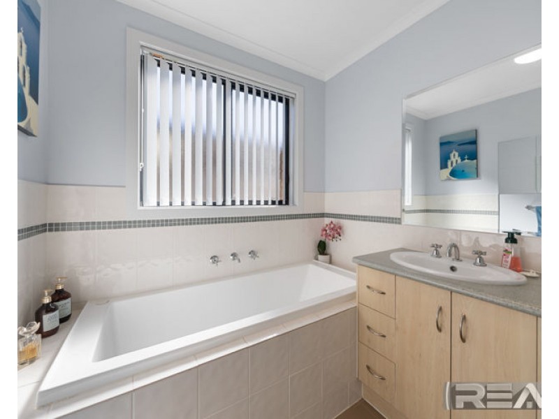 102 Lakeside Drive, Andrews Farm SA 5114