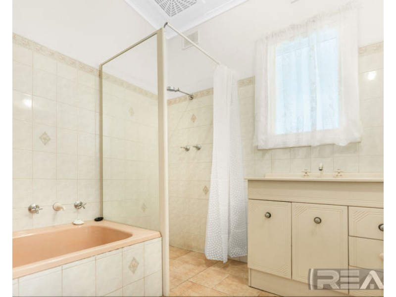 11 Kings Road, Salisbury Downs SA 5108