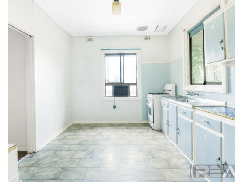 33 Blyth Street, Clearview SA 5085