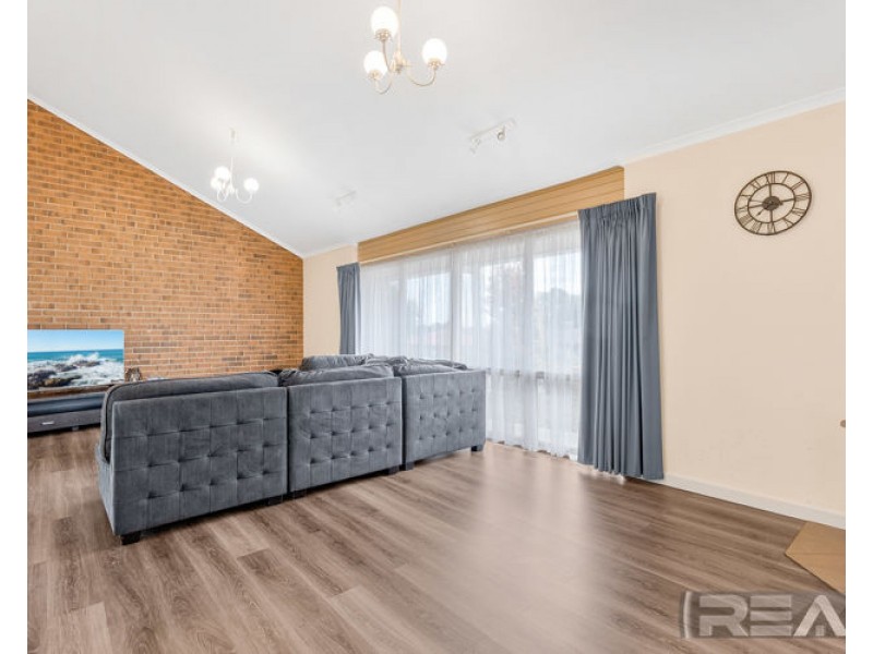 5 Kosmina Crescent, Hillbank SA 5112