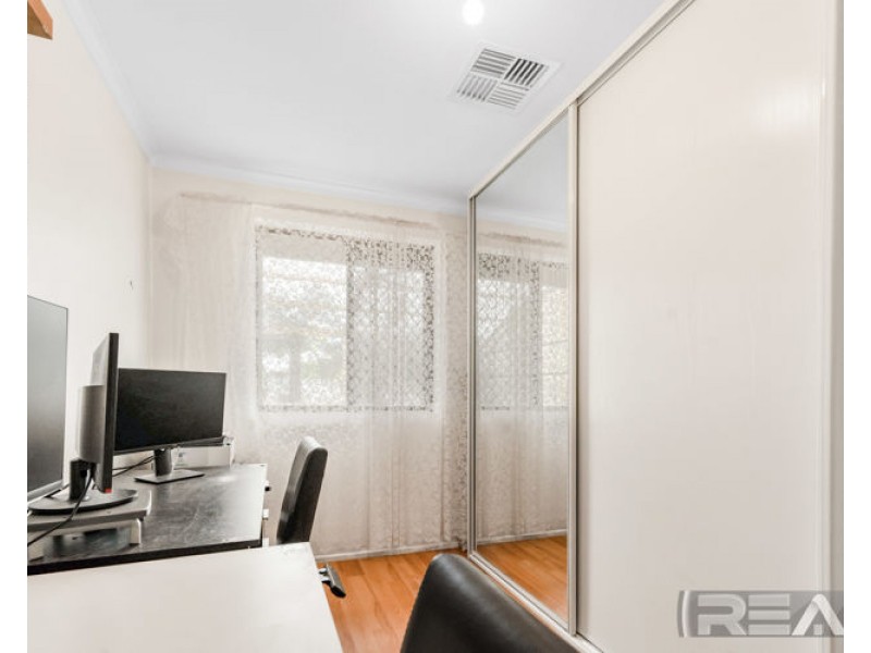 4 Oak Avenue, Burton SA 5110