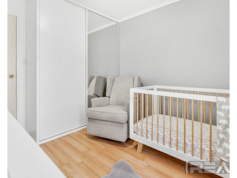 4 Oak Avenue, Burton SA 5110