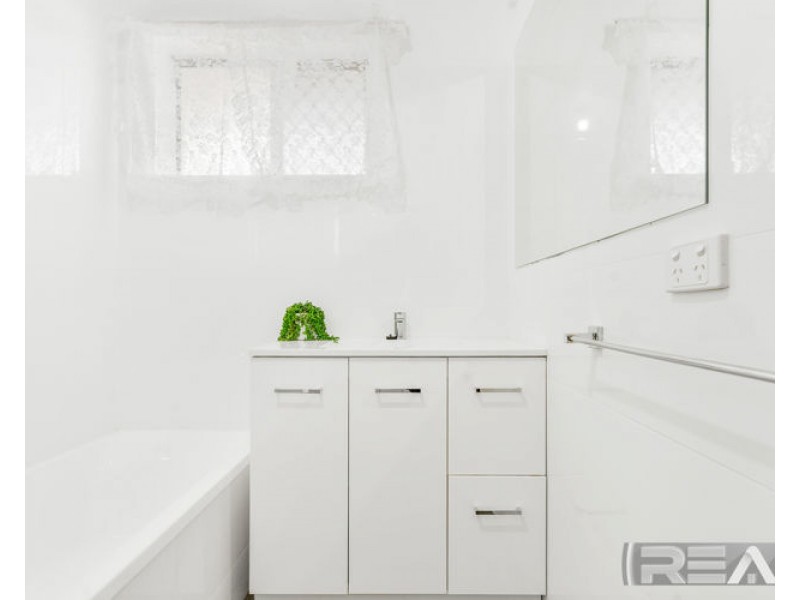 4 Oak Avenue, Burton SA 5110