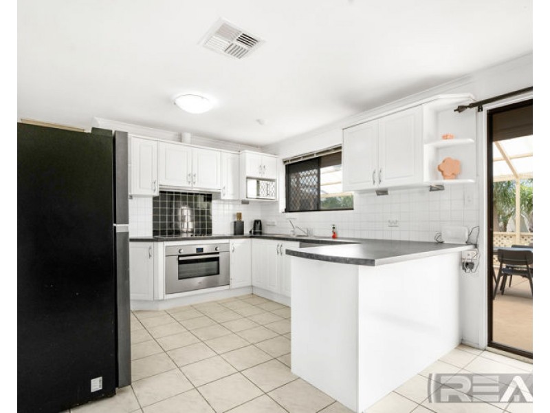 4 Oak Avenue, Burton SA 5110