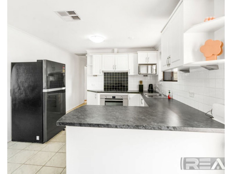 4 Oak Avenue, Burton SA 5110