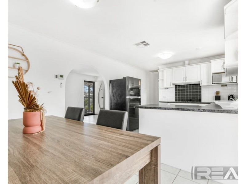 4 Oak Avenue, Burton SA 5110