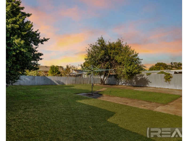 18 Bloomfield Crescent, Elizabeth Downs SA 5113