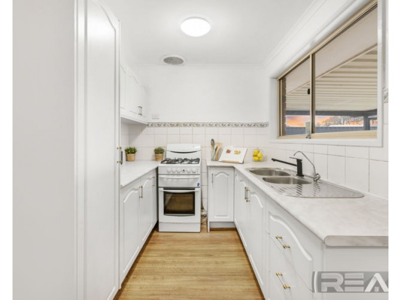 43 President Avenue, Andrews Farm SA 5114