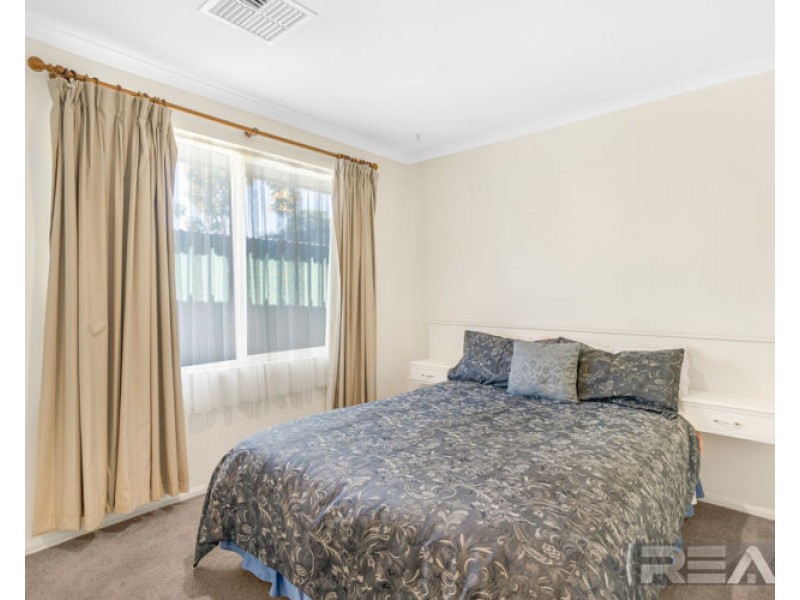 25 Rochester Drive, Salisbury Heights SA 5109