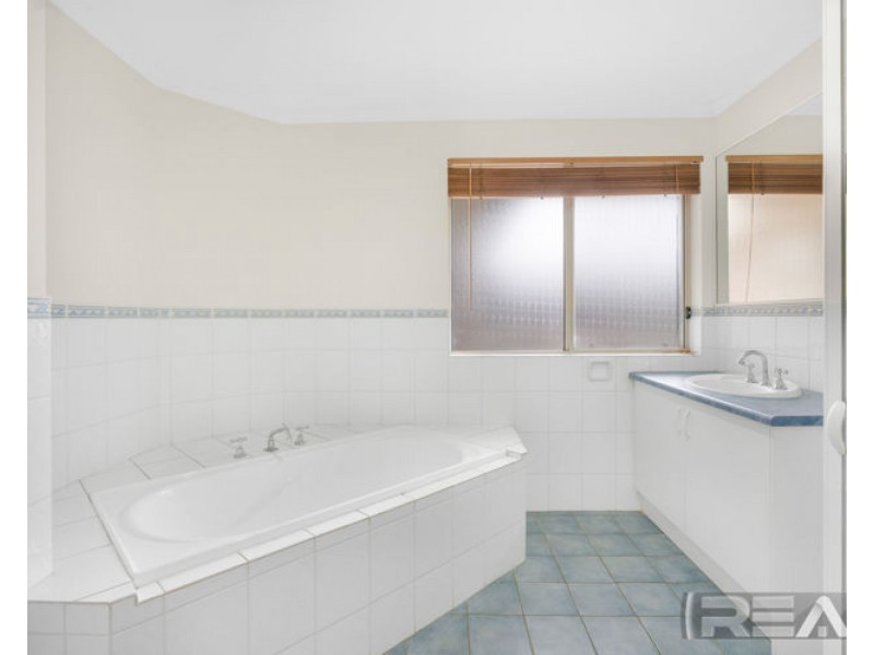 25 Rochester Drive, Salisbury Heights SA 5109