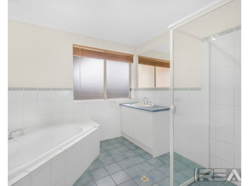 25 Rochester Drive, Salisbury Heights SA 5109