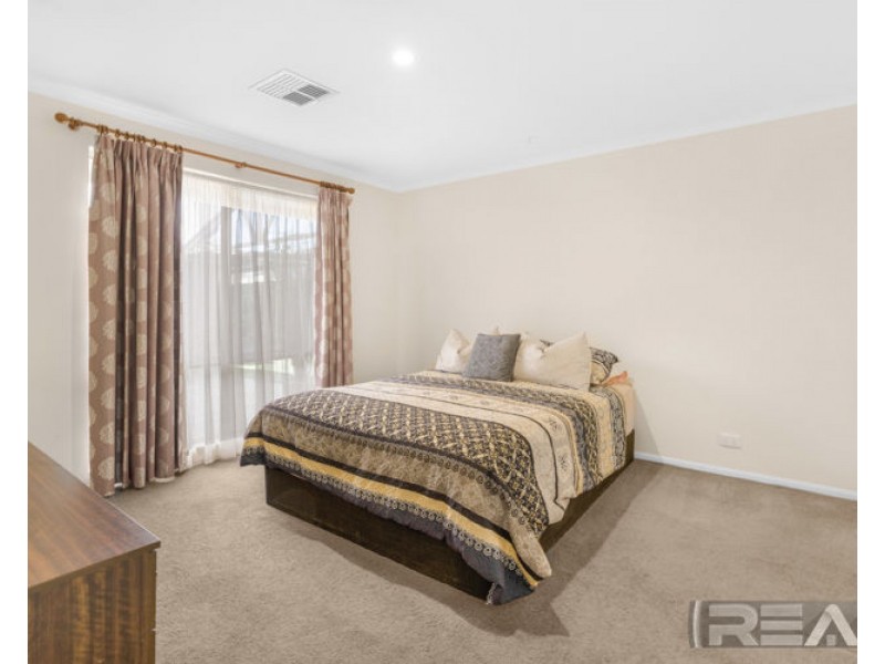 25 Rochester Drive, Salisbury Heights SA 5109