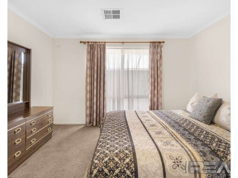 25 Rochester Drive, Salisbury Heights SA 5109