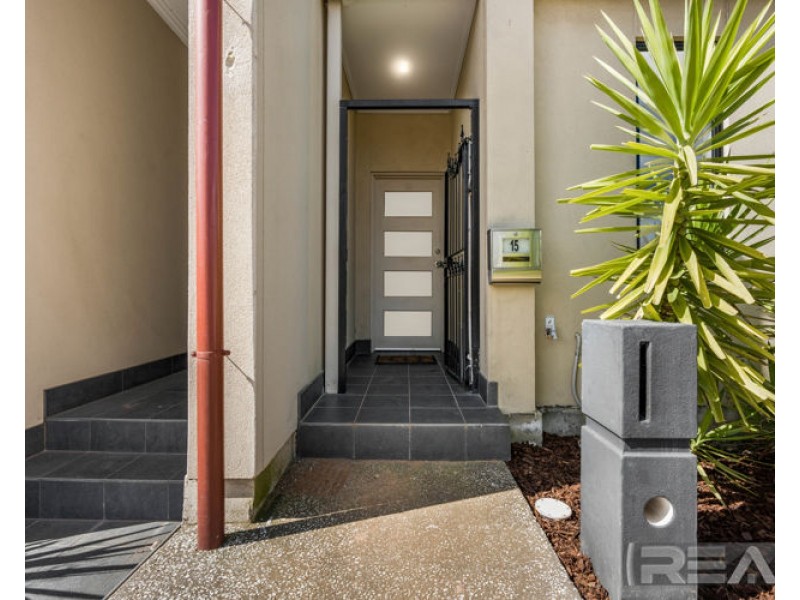 15 MacKenzie Circuit, Mawson Lakes SA 5095