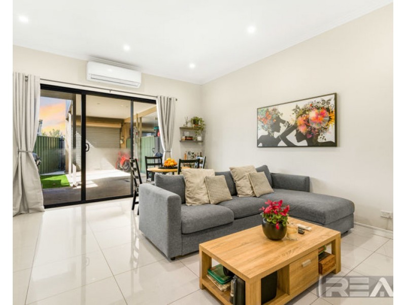 15 MacKenzie Circuit, Mawson Lakes SA 5095