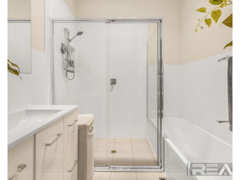 15 MacKenzie Circuit, Mawson Lakes SA 5095