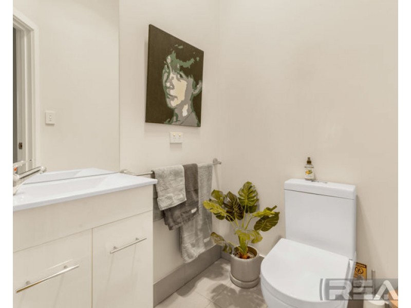 15 MacKenzie Circuit, Mawson Lakes SA 5095