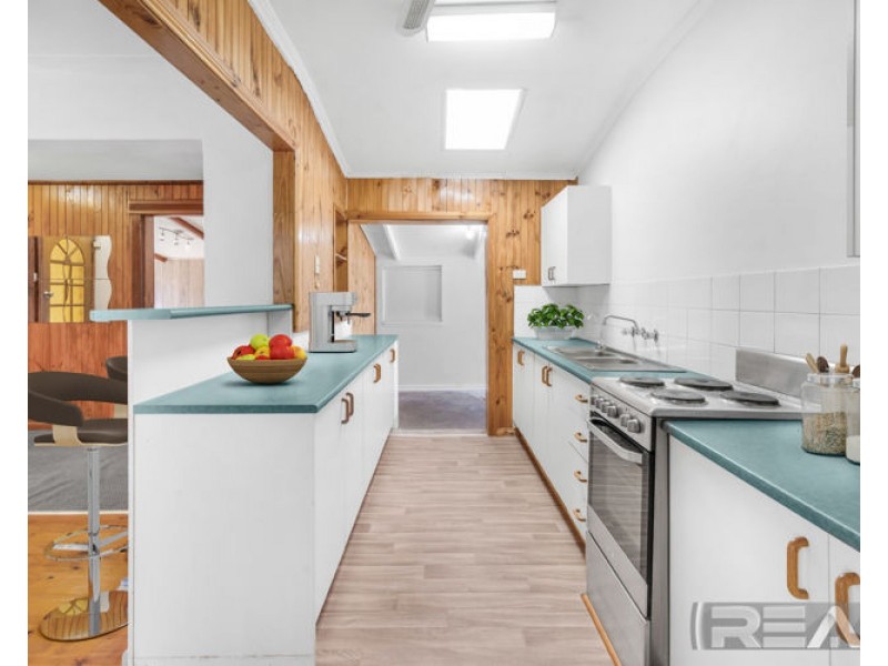 7 Sturt Road, Valley View SA 5093